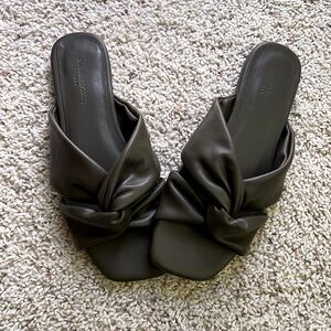 Banana Republic Twist Slides Army Green